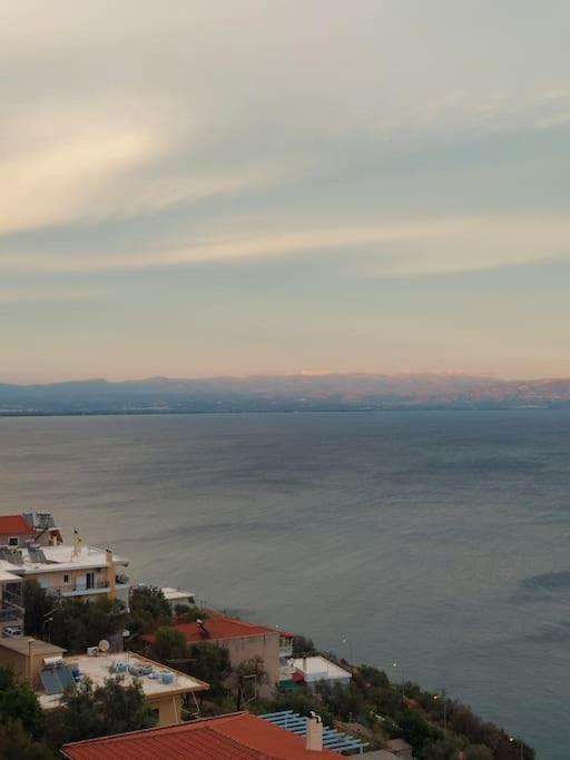 Simply Meraki Gytheian Apt With Panoramic Sea View Gythio Exterior photo