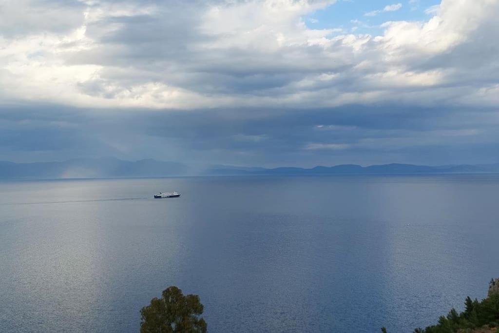 Simply Meraki Gytheian Apt With Panoramic Sea View Gythio Exterior photo