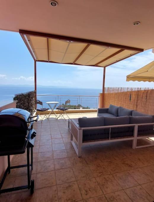 Simply Meraki Gytheian Apt With Panoramic Sea View Gythio Exterior photo